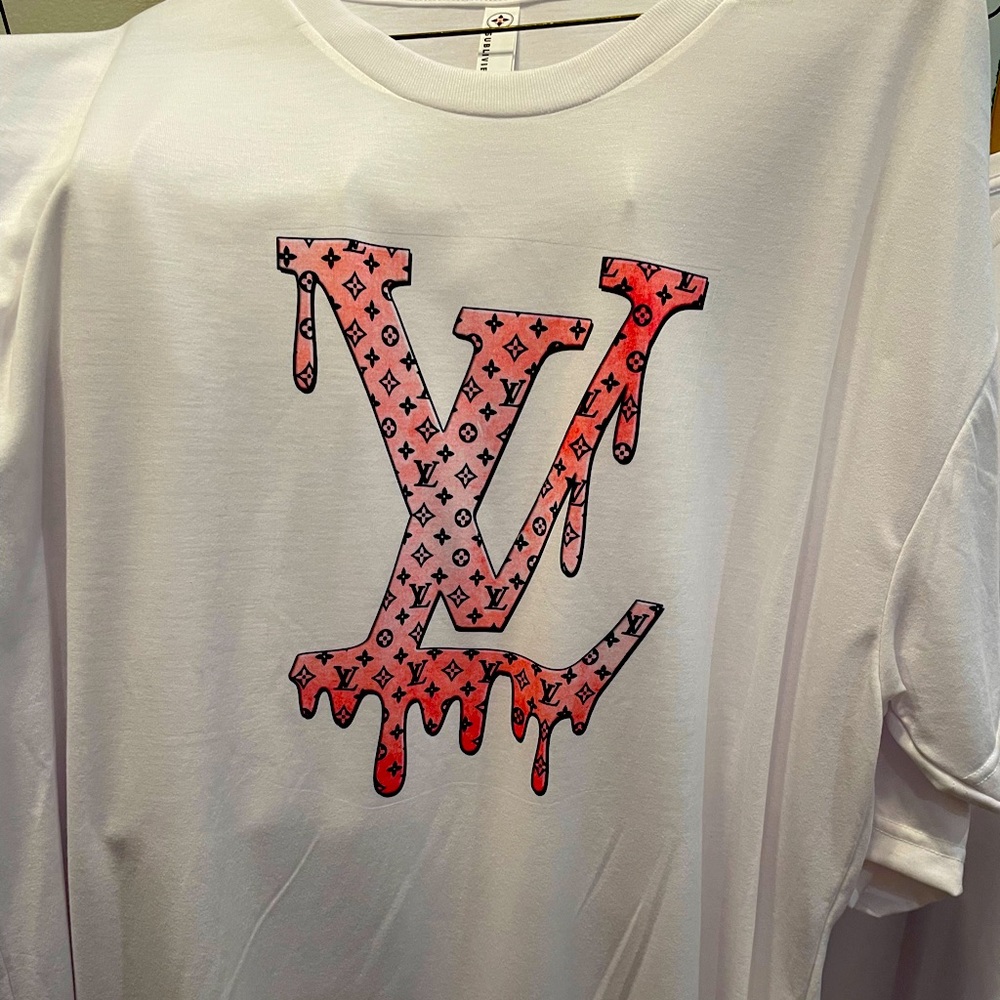 Cute women’s T-shirts printed.